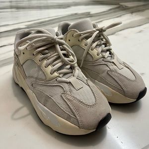 Yeezy Boost 700 Analog
